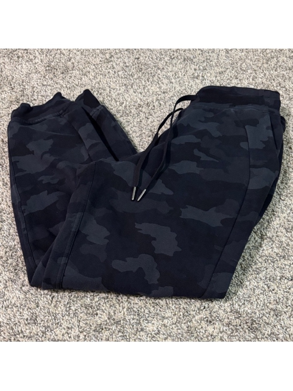 Lululemon- Black Charcoal Camo scuba 7/8 Jogger Sweatpants size 4